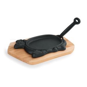 Serveringspande – støbejern – med træunderlag – 27 x 16 x 2 cm – oksemotiv